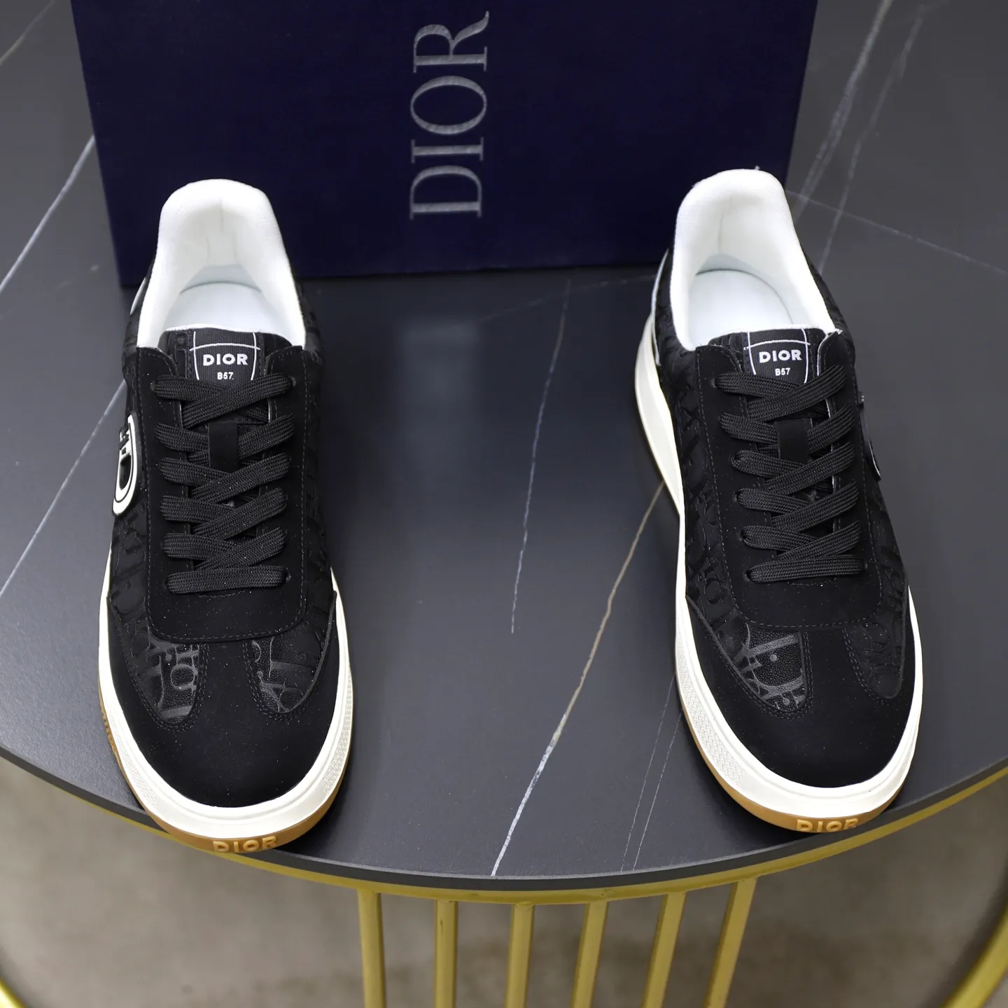Ex-factory price: 400💰🙅‍♂️🙅‍♂️🙅‍♂️ Brand: Dior DIOR Standard code: 38-44 (45 customized) Grade: Same as the official website Material: Original cowhide material spliced with brand cloth Comfortable and breathable lining Lightweight and wear-resistant sports outsole Style category: Men's fashion casual shoes Running sports shoes Distinguished luxury brand elements Top luxury color: actual picture color
